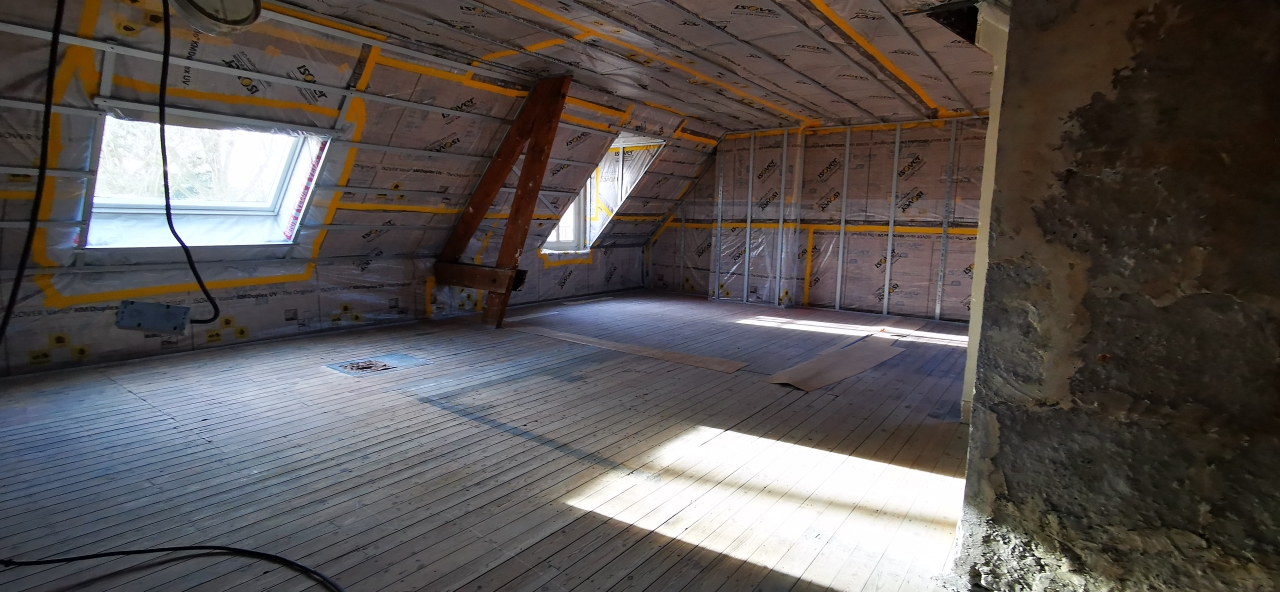 Aménagement de combles pour une future installation de VMC pour une salle d'eau.